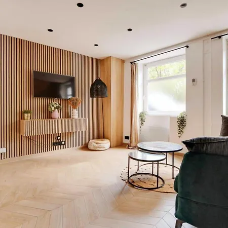 Apartment Republique - Cozy 6p L001 *