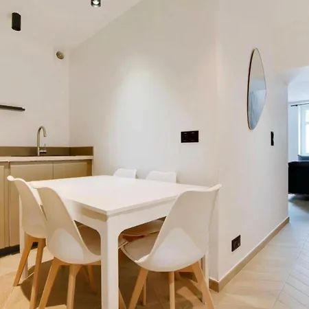 Republique - Cozy 6p L001 Apartment Paris