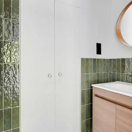 Republique - Cozy 6p L001 Apartment